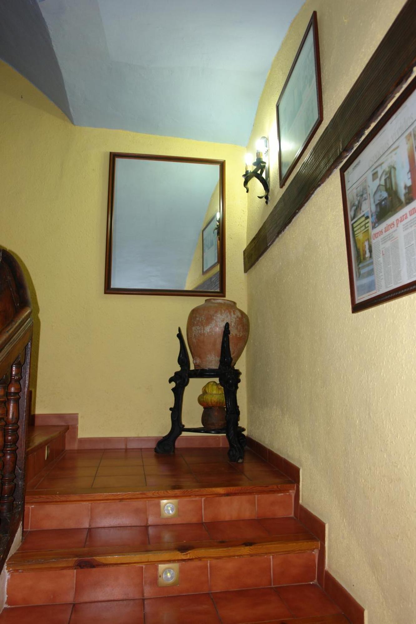 Fonda La Plaza Hotel วาลเดร์โรเบรส ภายนอก รูปภาพ